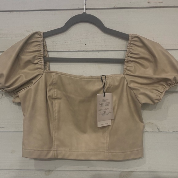 7 For All Mankind NWT Faux
Leather Crop Top Size Medium - Picture 2 of 16
